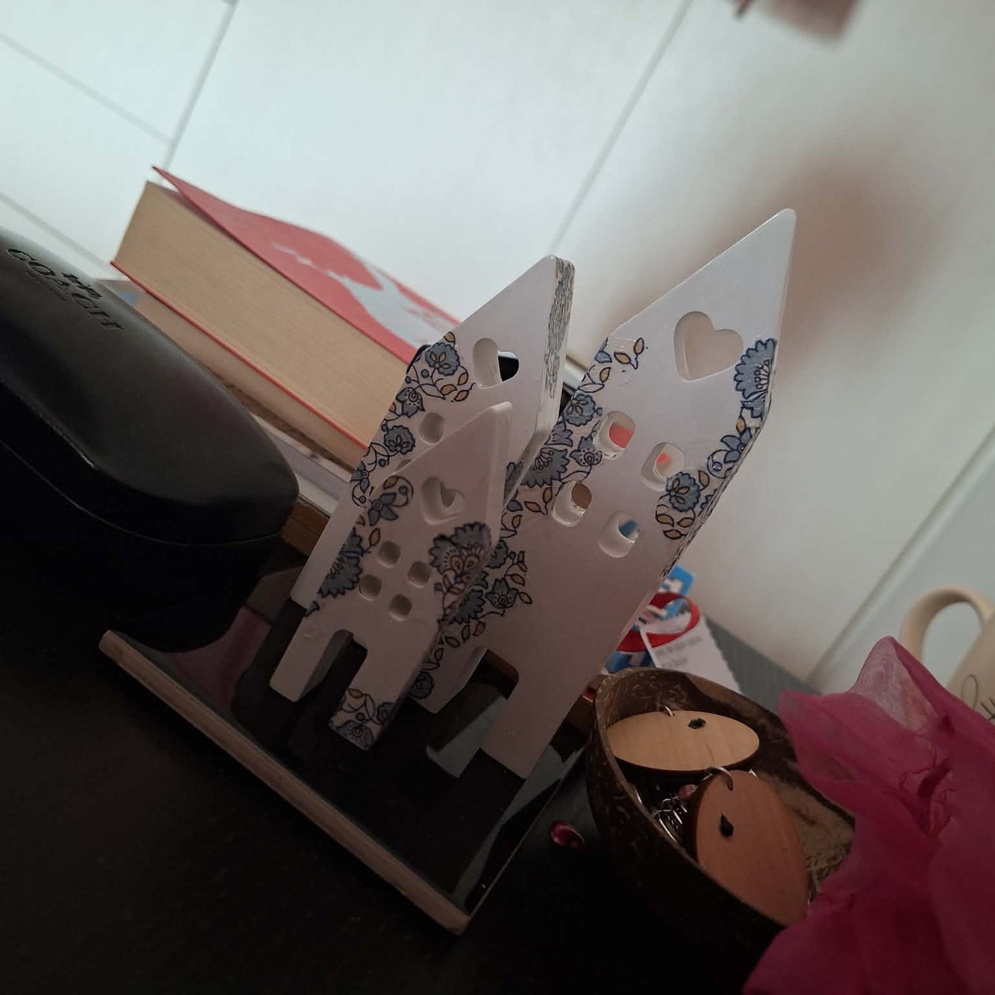 Art-Full Sips Workshop: Mixed-Media Διακόσμηση σε Πορσελάνινα Σπιτάκια