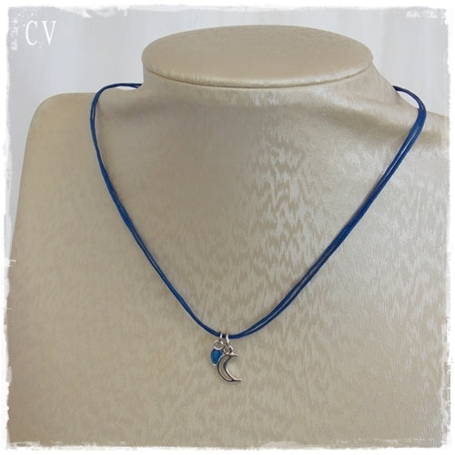 Minimalistic Crescent Moon Necklace