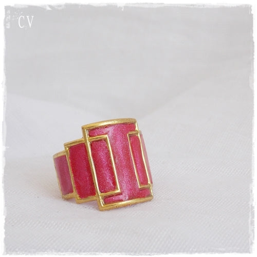 Geometric Cage Ring